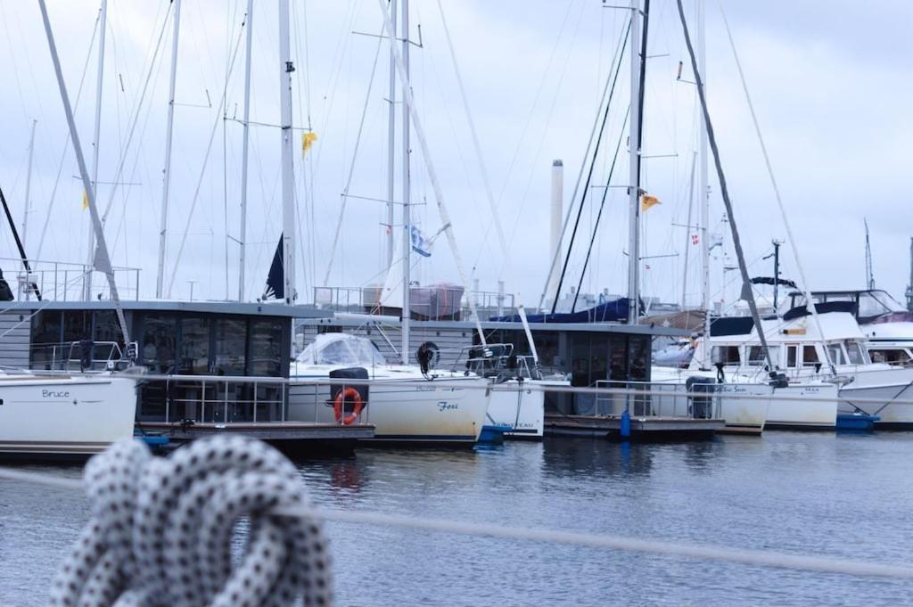 Hausboot Fjord Meeresbrise Mit Dachterrasse In Flensburg Exterior foto